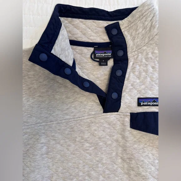 Women’s Patagonia-  Quilted 1/4 Snap Sweater - Picture 4 of 5